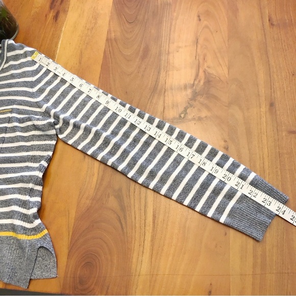 Marie Claire Oversized Relaxed Fit Casual Strips Gray Scoop Neck Sweater. Medium - Picture 10 of 15